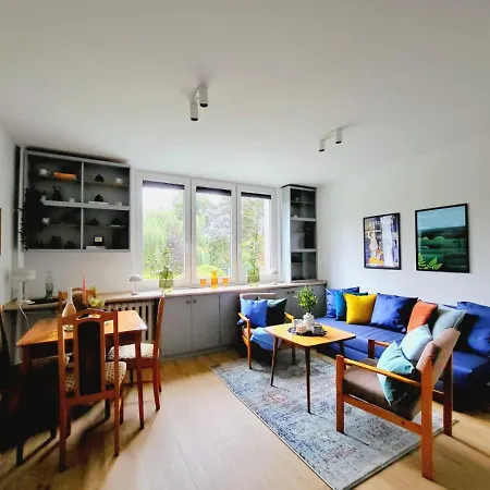 Mia National Stadium, Miedzynarodowa Appartement Varsovie